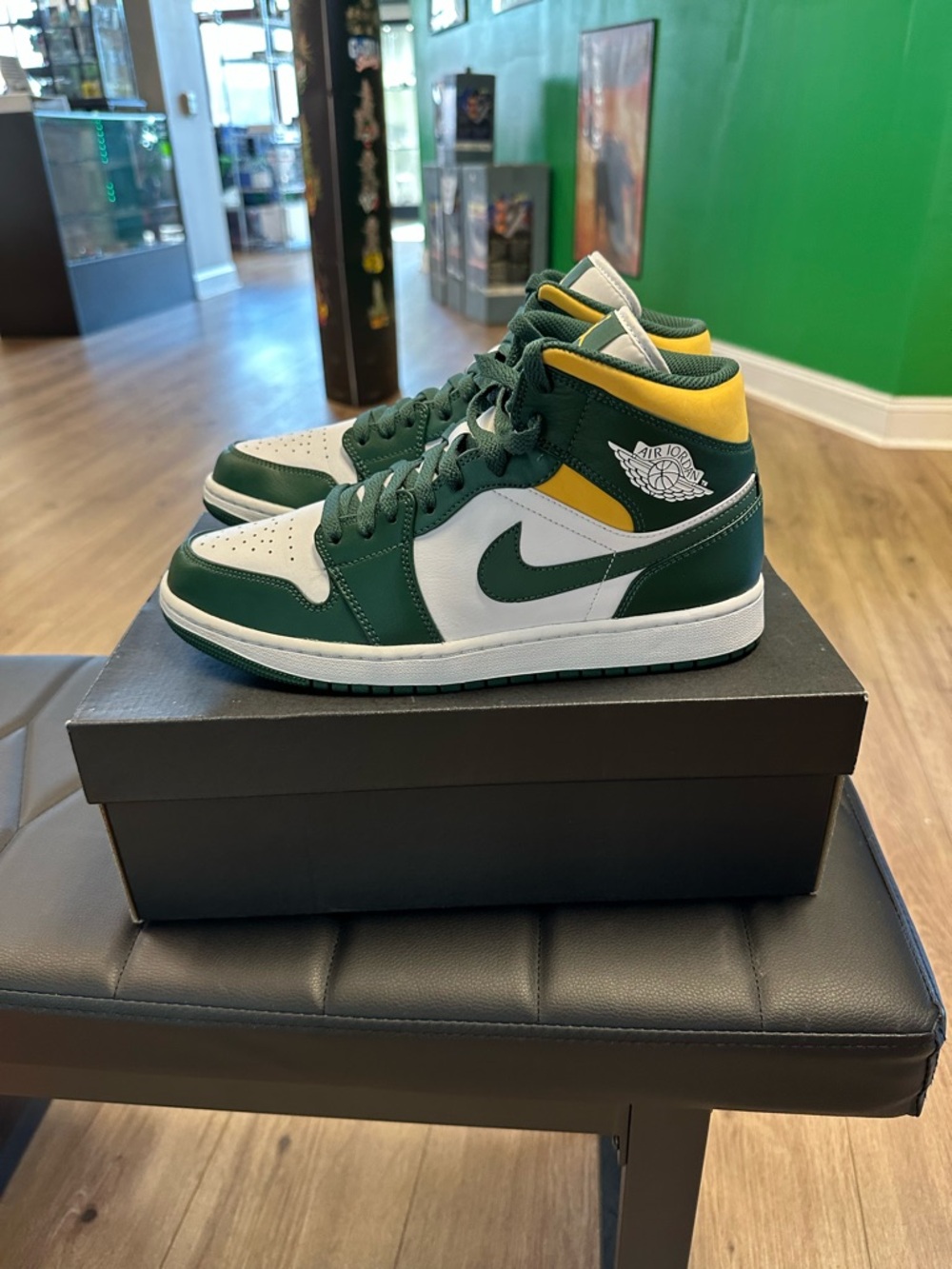 Air Jordan 1 mid sonics